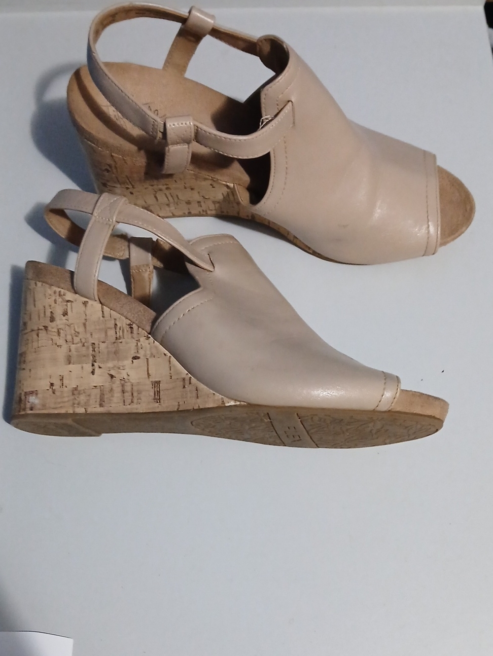 Sandals - Picture 2 of 3